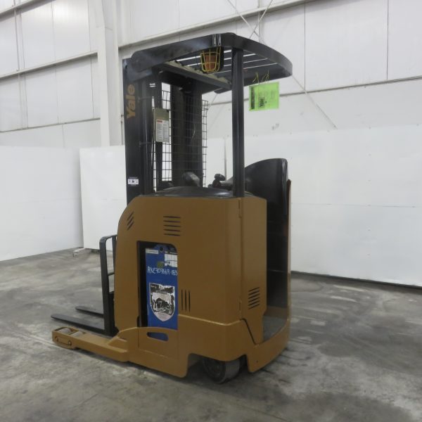 Montacargas Usado Hombre Parado, Electrico, 4000 Lb, Yale