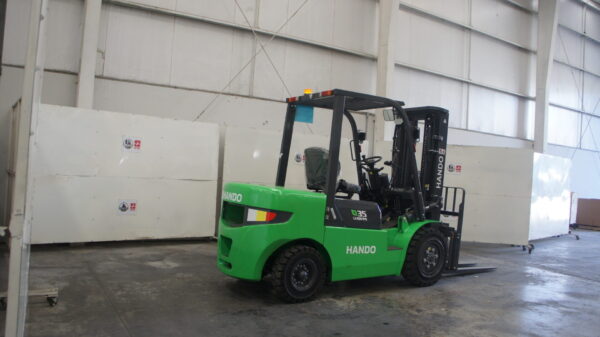 Montacargas HANDO 7700 Lb Electrico - Imagen 2